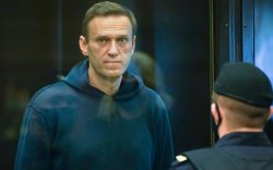 Навальныйн шүүх хурлыг сурвалжилсан сэтгүүлчийг баривчилжээ