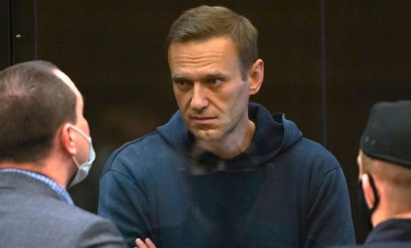 "Өлсгөлөн зарласан Навальныйг хүчээр хооллохыг оролдож байна"