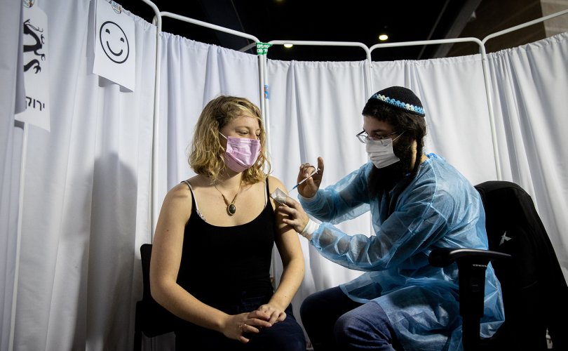 Израил: Насанд хүрэгчдийг вакцинжуулснаар хүүхдүүд өвдөх нь буурсан