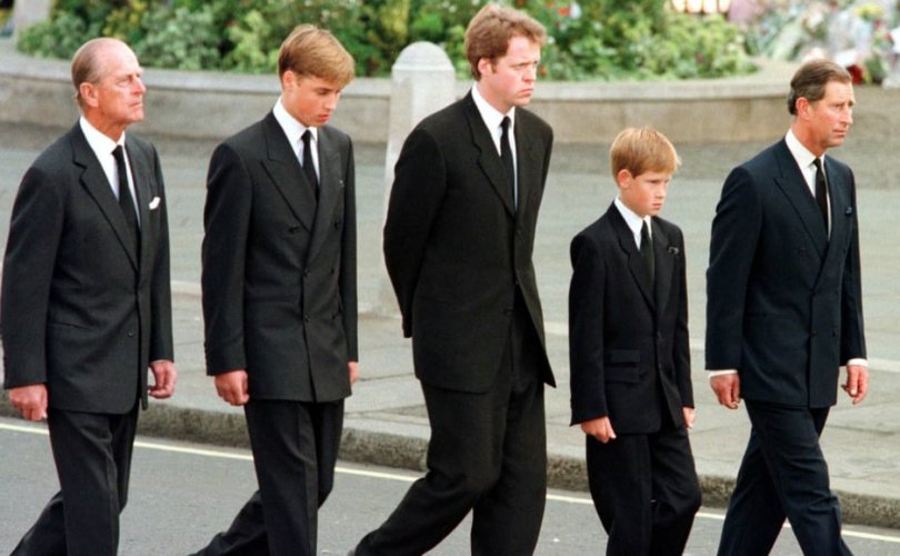 Хатан хааны гэр бүлийн гашуудлын хувцасны жаяг