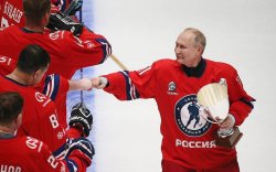 Путин хоккейн бүх оддын тоглолтод оролцож, есөн гоол оруулав