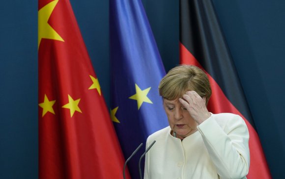 Е­вропын парламент Хятадын хөрөнгө оруулалтыг царцаав