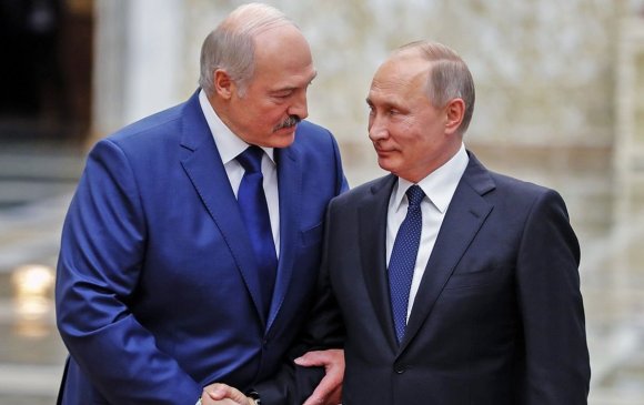 Путин “онгоц барьцаалсан” Лукашенкод туслахаа амлав
