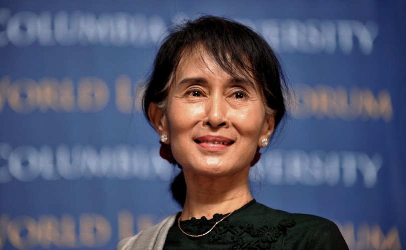 Аун Сан Су Чи төрийн эргэлтээс хойш анх удаа гарч ирлээ