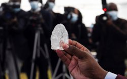 Ботсванад дэлхийд гуравт орох том алмааз олборложээ