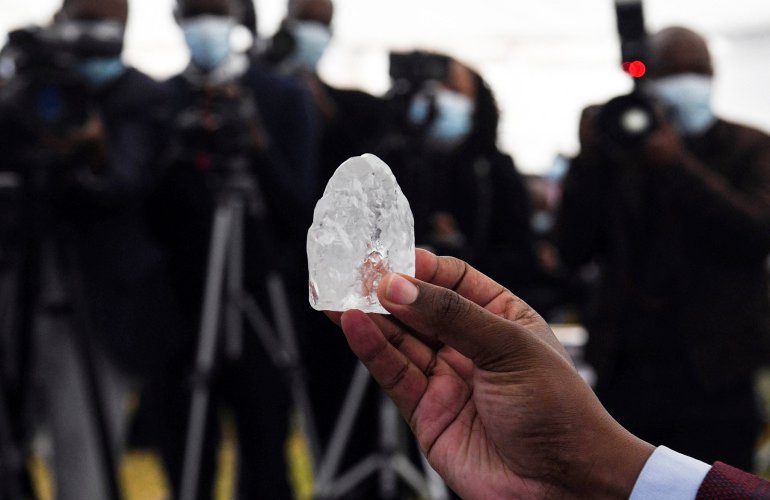 Ботсванад дэлхийд гуравт орох том алмааз олборложээ