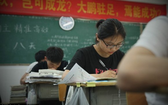 Хятад улс сургуулиас гадуур нэмэлт сургалтыг хориглоно