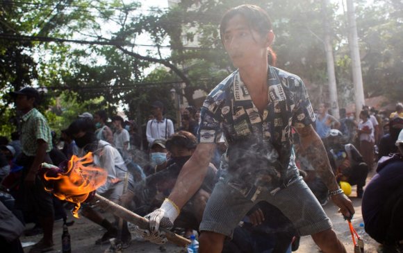 Мьянмарын хунтын эсрэг зэвсэгт бүлэглэлүүд албан ёсоор дайн зарлалаа