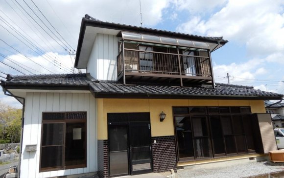 Япон 8 сая гаруй эзэнгүй байшингаа маш хямд үнээр санал болгов