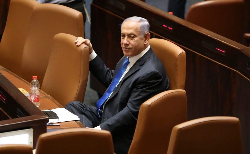 Израилийг 12 жил удирдсан Беньямин Нетаньяху суудлаасаа буулаа