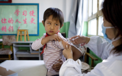 Хятад улс 3-17 насны хүүхдүүдээ удахгүй вакцинжуулж эхэлнэ