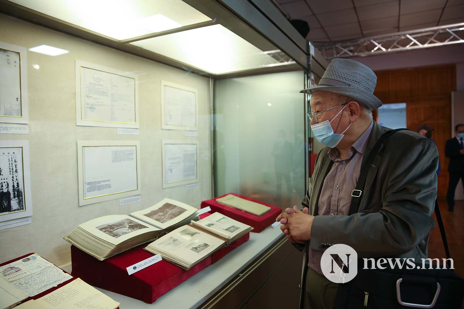 Дэлхийд тархсан монгол өв архивын баримт бичгийн дурсгал үзэсгэлэн (2)