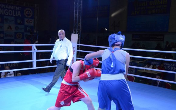 Олимпийн боксын тулааныг Монгол шүүгчид дэнсэлж байна