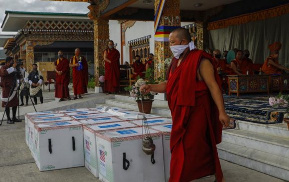 Бутан улс иргэдээ долоо хоногийн дотор вакцинжууллаа