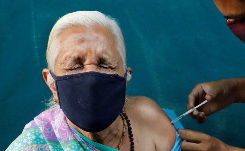 Энэтхэгт 2500 хүнд вакцины оронд давсны уусмал, антибиотик тарьжээ