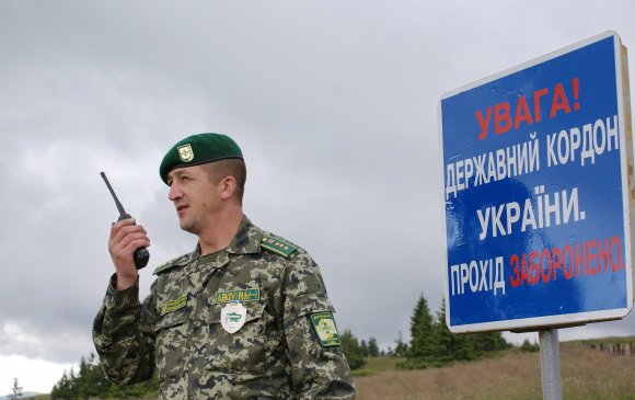 Төрийн эргэлтээс айсан Беларусь Украинтай хилээ хаалаа