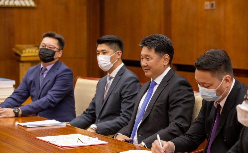 Монгол Улсын Ерөнхийлөгч У.Хүрэлсүхэд Азийн хөгжлийн банкны төлөөлөгчид бараалхав
