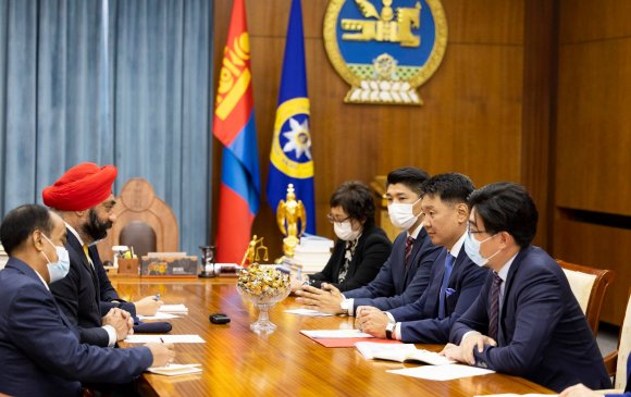 Монгол Улсын Ерөнхийлөгч У.Хүрэлсүх БНЭУ-ын Элчин сайдыг хүлээн авч уулзлаа