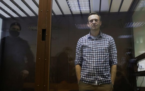 Навальныйд өдөр бүр 8 цаг суртал ухуулгын нэвтрүүлэг үзүүлдэг