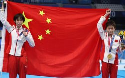 Хятадын 14, 15 настай охид алт, мөнгөн медаль хүртэв