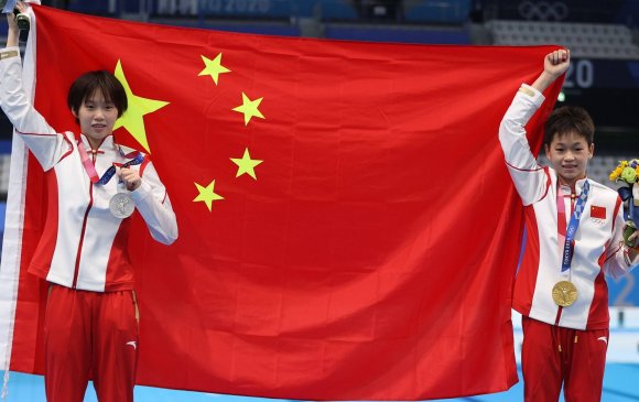 Хятадын 14, 15 настай охид алт, мөнгөн медаль хүртэв