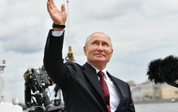 Путин хууль хүчнийхэндээ мөнгөн урамшуулал олгов