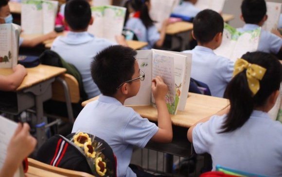 Хятадад бага сургуулиудад цар тахлын шинэ давлагаа эхэллээ
