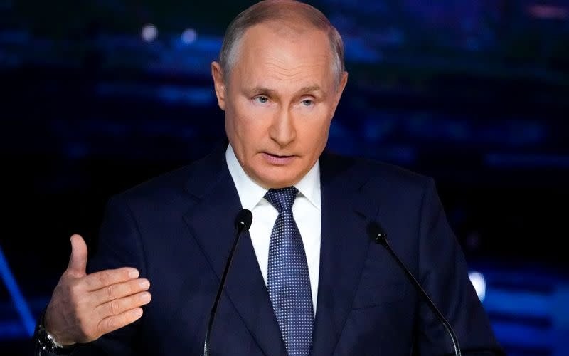 Путин: Курилын арлын бизнес эрхлэгчдэд 10 жилийн татварын хөнгөлөлт үзүүлнэ