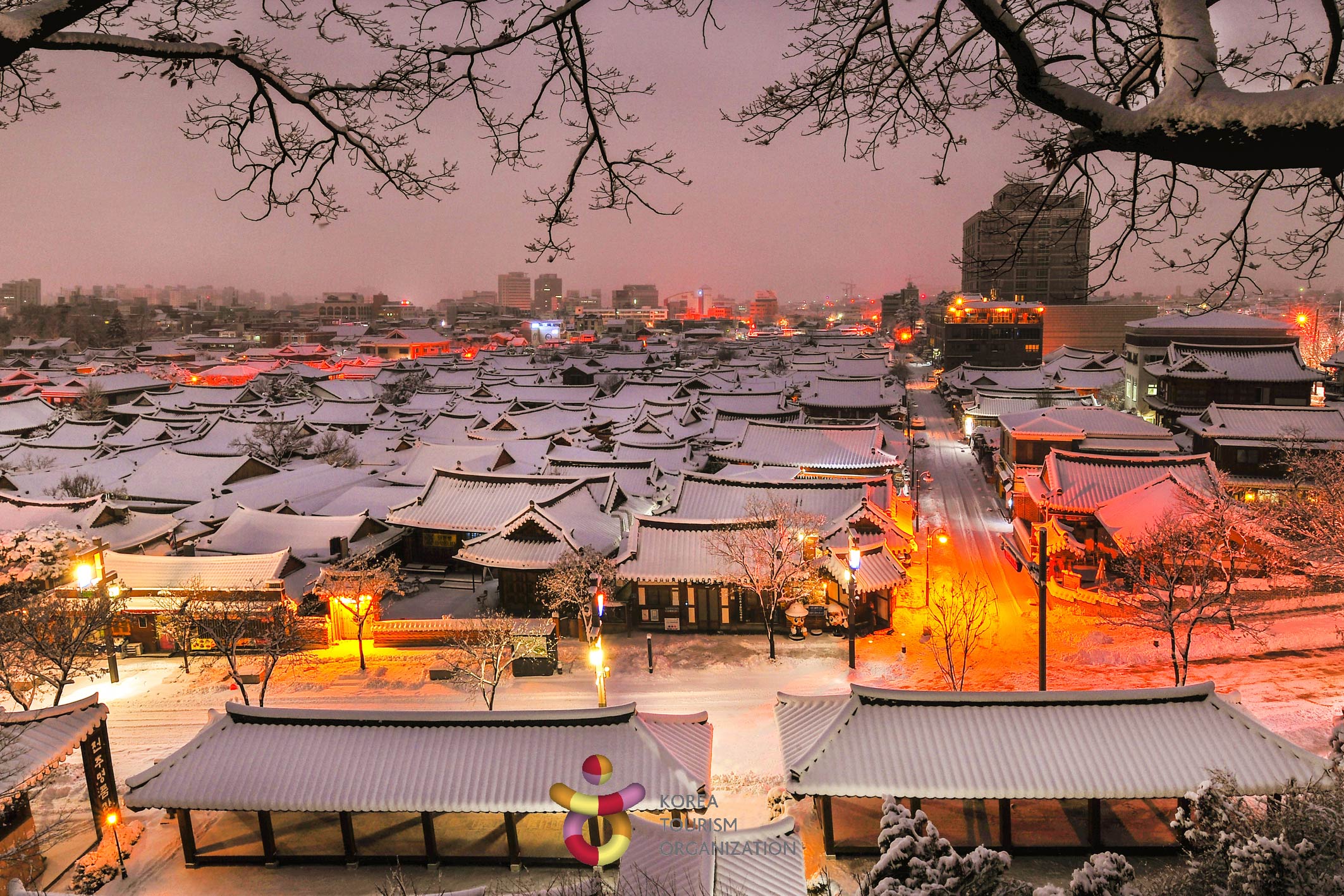 3820147201900019k_Hanok Village in Winter Dawn