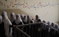 Талибан: Аюулгүй орчин бүрдүүлсний дараа охидыг сургуульд сургана