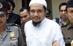 Индонезид Аль-Каидатай холбоотой бүлэглэлийн удирдагчийг баривчиллаа