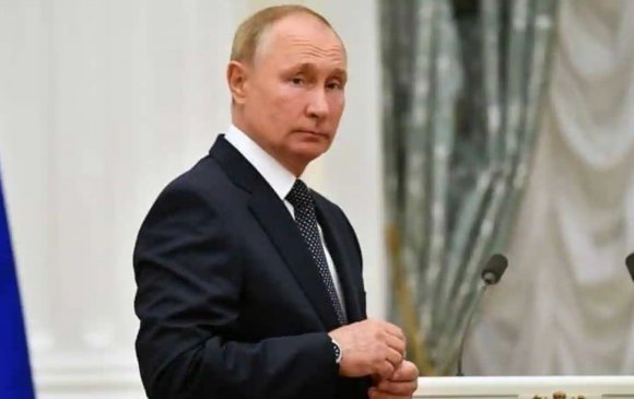 Путин хавьтагч болж өөрийгөө тусгаарлажээ