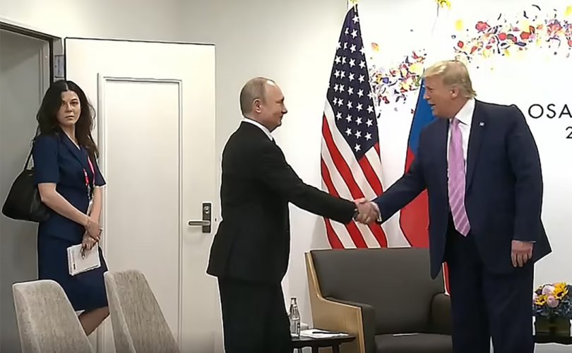 Путин Трампыг сатааруулах “сайхан” орчуулагч дагуулж очиж байжээ