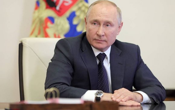 Путин жил бүрийн сүүлээр хийдэг хэвлэлийн хурлаа товложээ