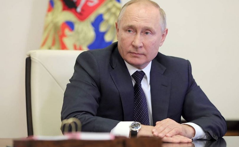 Путин жил бүрийн сүүлээр хийдэг хэвлэлийн хурлаа товложээ