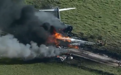 Видео: Техаст онгоц осолдож, азаар бүх зорчигч эсэн мэнд гарчээ