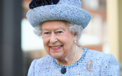 95 настай II Элизабет хатан хаан эмнэлэгт хүргэгджээ