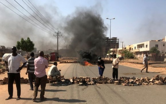 Суданд төрийн эргэлтийн улмаас 7 хүн нас барж, 140 хүн шархаджээ