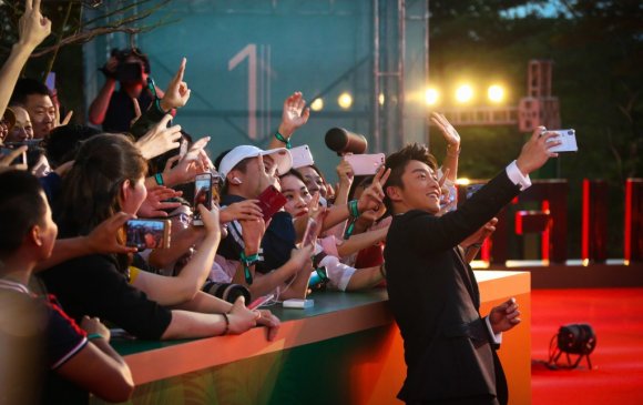 Хятадын алдартнуудыг баян тансагаа гайхуулахыг хориглов