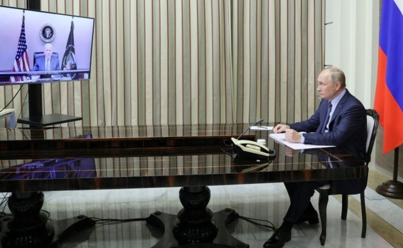 Хаалттай хаалганы цаана Путин, Байден нар 2 цаг ярилцав