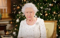 Хатан хаан II Элизабета баярын гэр бүлийн зоогоо цуцлав