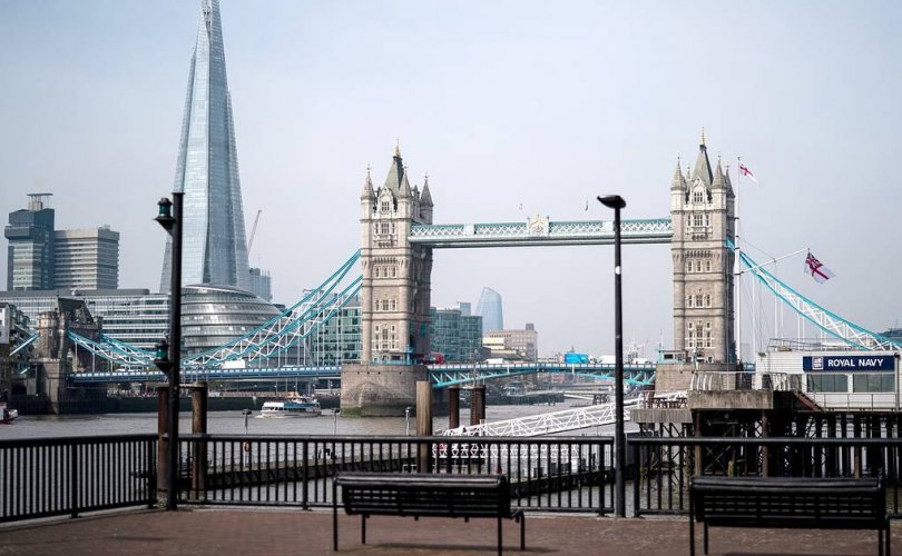 Лондонд омикроны тархалтаас болж "том асуудал " үүснэ