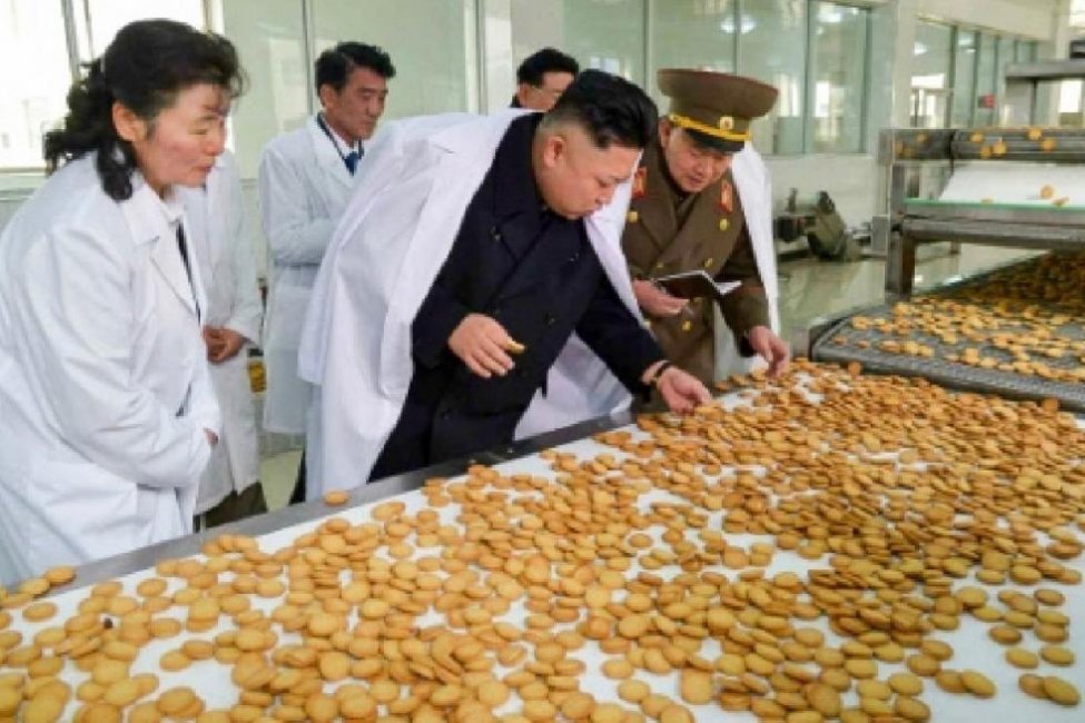 North-Korean-children-spurn-candy-bags-from-Kim-Jong-Un