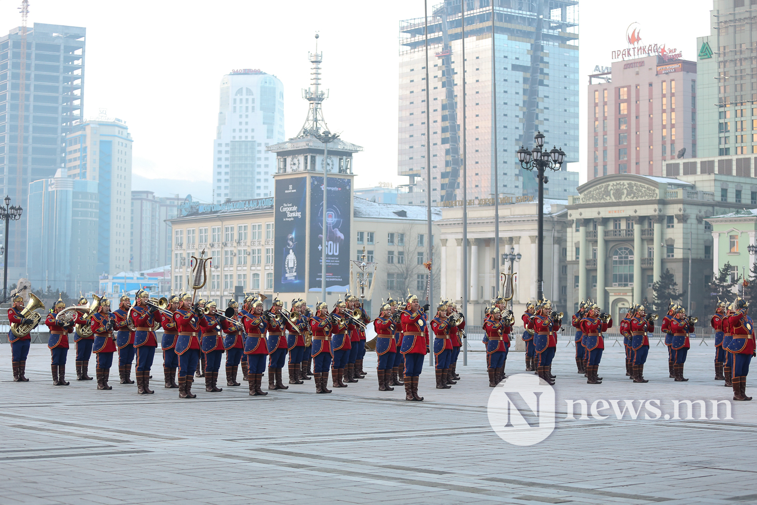 Монгол Улсын Төрийн далбаа мандуулах ёслол боллоо (2 of 14)