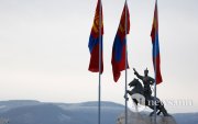 Төр данхайсаар, хувь сулбайсаар…
