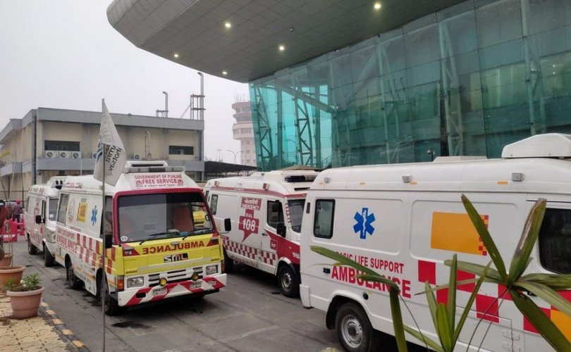 Миланаас Энэтхэгт буусан онгоцноос омикроны халдвартай 13 хүн зугтжээ