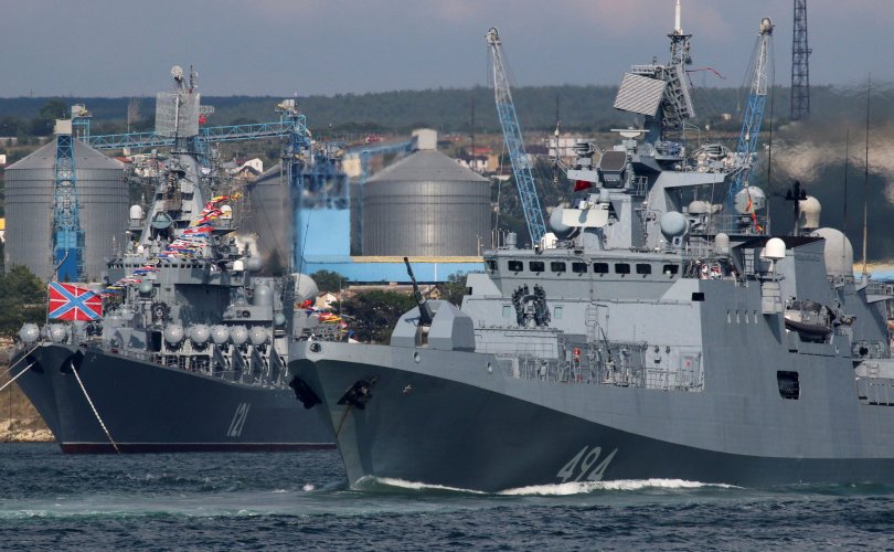 Орос бүх флот дээрээ тэнгисийн цэргийн сургуулилалт хийж байна