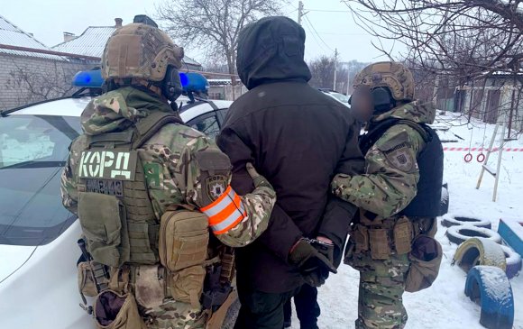 Украин цэрэг таван хүн бууджээ