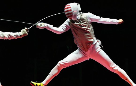 Монгол сурагч туялзуур сэлэмний спортын тэмцээний аварга болов