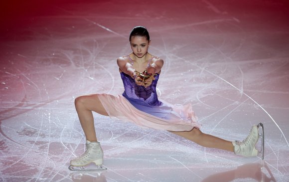 Бээжингийн мөсөн талбайг эзэгнэх Орос балерина